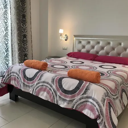 L'elegante بالم مار